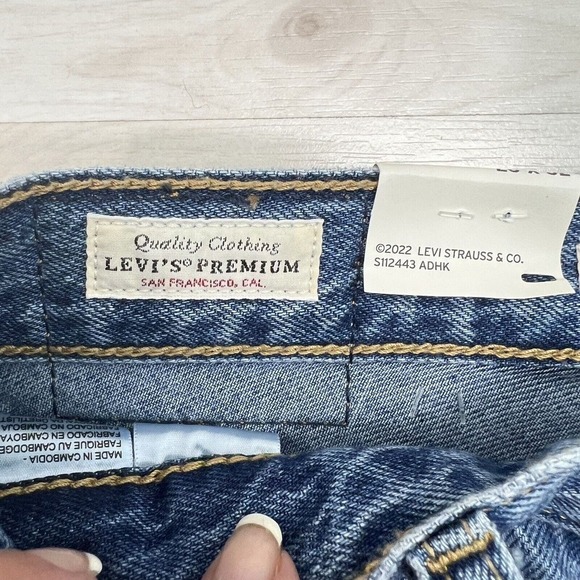 NEW Levi's Women High Rise Loose Flare Leg Blue Jeans Size 26 X 32 - Picture 8 of 16